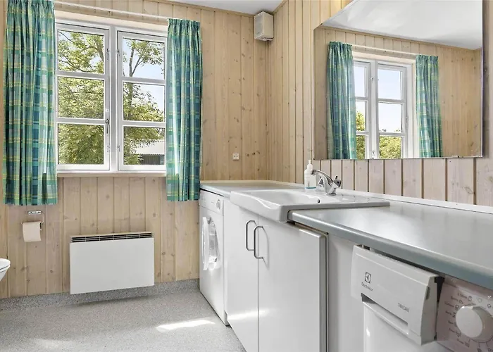 1450-aakirkeby-sjostauan-3 *